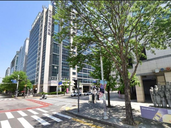 편리한 접근성의 센터 전경